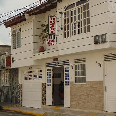 Hotel Ciudad Senora Буга Екстериор снимка