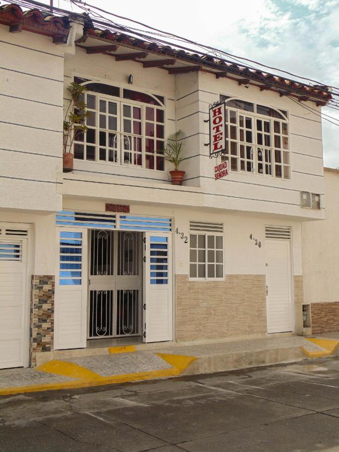 Hotel Ciudad Senora Буга Екстериор снимка